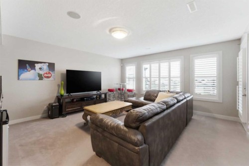 95 Sunset Way, Cochrane, AB - Indoor Photo Showing Living Room