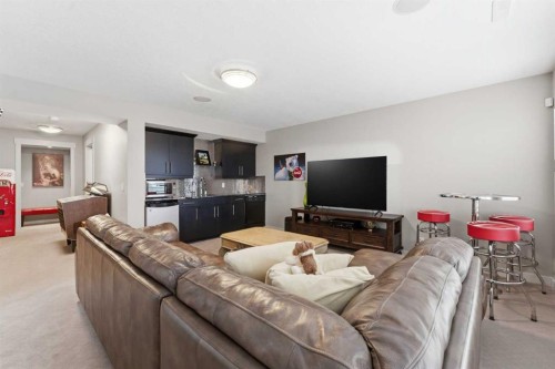 95 Sunset Way, Cochrane, AB - Indoor Photo Showing Living Room