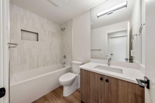 5880 Dalridge Hill Nw, Calgary, AB - Indoor Photo Showing Bathroom