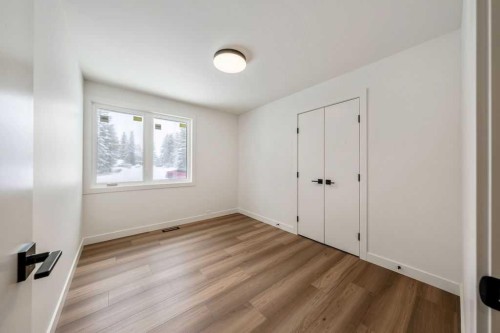 5880 Dalridge Hill Nw, Calgary, AB - Indoor Photo Showing Other Room