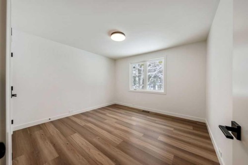 5880 Dalridge Hill Nw, Calgary, AB - Indoor Photo Showing Other Room