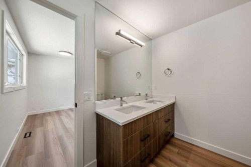 5880 Dalridge Hill Nw, Calgary, AB - Indoor Photo Showing Bathroom