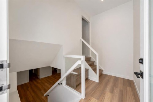 5880 Dalridge Hill Nw, Calgary, AB - Indoor Photo Showing Other Room