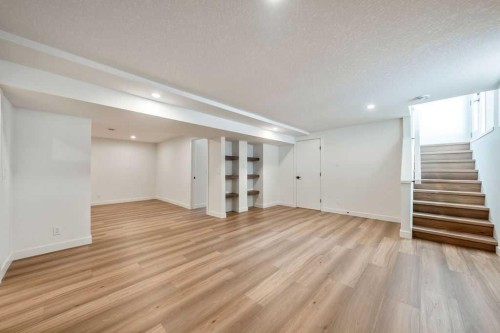 5880 Dalridge Hill Nw, Calgary, AB - Indoor Photo Showing Other Room