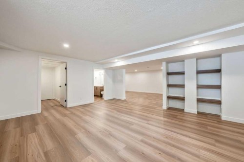 5880 Dalridge Hill Nw, Calgary, AB - Indoor Photo Showing Other Room