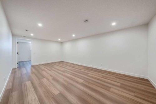 5880 Dalridge Hill Nw, Calgary, AB - Indoor Photo Showing Other Room
