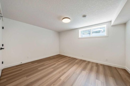 5880 Dalridge Hill Nw, Calgary, AB - Indoor Photo Showing Other Room