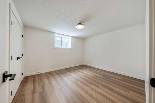 5880 Dalridge Hill Nw, Calgary, AB - Indoor Photo Showing Other Room