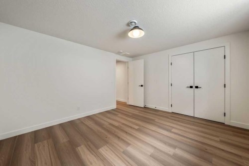 5880 Dalridge Hill Nw, Calgary, AB - Indoor Photo Showing Other Room