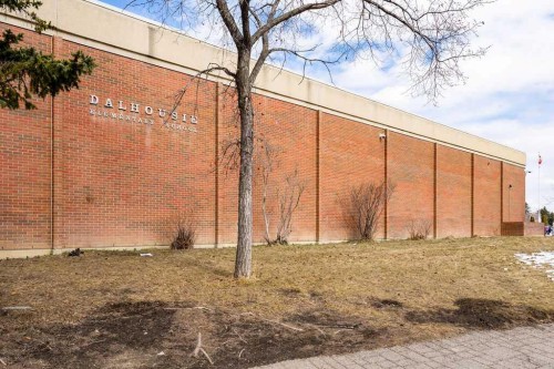 5880 Dalridge Hill Nw, Calgary, AB - Outdoor