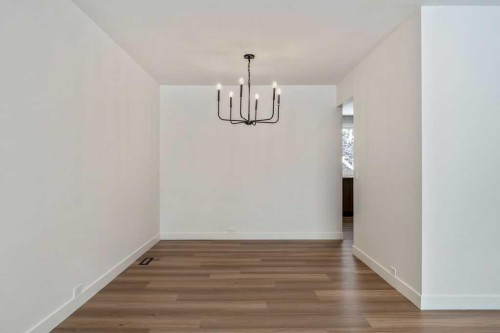 5880 Dalridge Hill Nw, Calgary, AB - Indoor Photo Showing Other Room