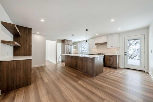 5880 Dalridge Hill Nw, Calgary, AB - Indoor Photo Showing Kitchen