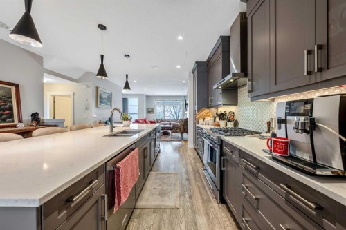 1514 33 Avenue Sw, Calgary, AB - Indoor Photo Showing Kitchen With Double Sink With Upgraded Kitchen