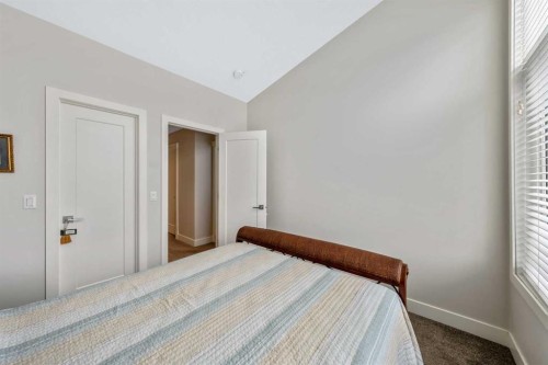 1514 33 Avenue Sw, Calgary, AB - Indoor Photo Showing Bedroom