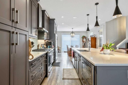 1514 33 Avenue Sw, Calgary, AB - Indoor Photo Showing Kitchen With Upgraded Kitchen