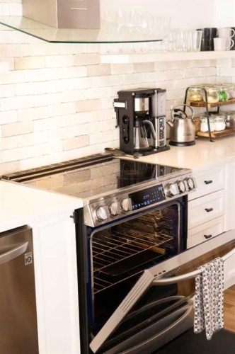 282 Chapalina Terrace Se, Calgary, AB - Indoor Photo Showing Kitchen