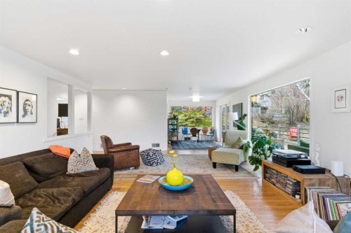 2910 Marquette Street Sw, Calgary, AB - Indoor Photo Showing Living Room