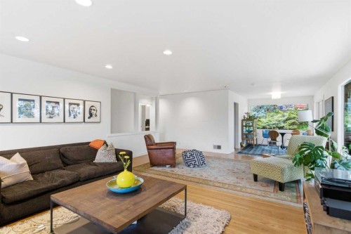 2910 Marquette Street Sw, Calgary, AB - Indoor Photo Showing Living Room