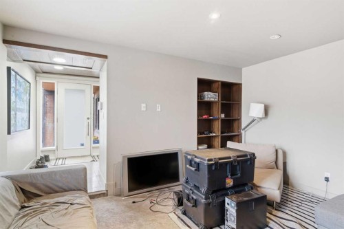 2910 Marquette Street Sw, Calgary, AB - Indoor Photo Showing Other Room