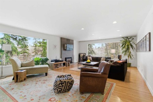 2910 Marquette Street Sw, Calgary, AB - Indoor Photo Showing Living Room