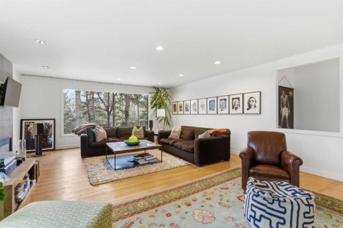 2910 Marquette Street Sw, Calgary, AB - Indoor Photo Showing Living Room