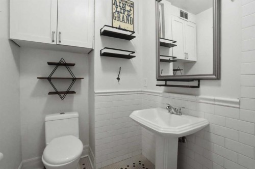 3-330 19 Avenue Sw, Calgary, AB - Indoor Photo Showing Bathroom