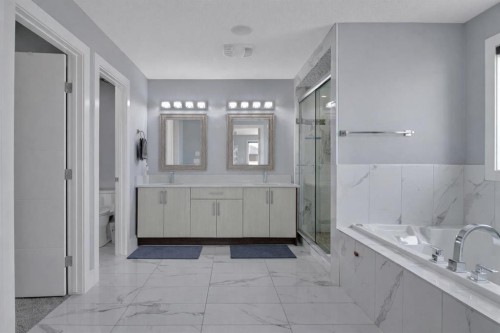 302 Kinniburgh Rd, Chestermere, AB - Indoor Photo Showing Bathroom