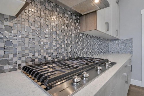 302 Kinniburgh Rd, Chestermere, AB - Indoor Photo Showing Kitchen