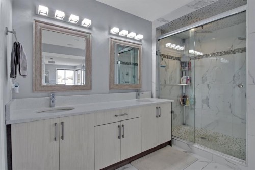 302 Kinniburgh Rd, Chestermere, AB - Indoor Photo Showing Bathroom