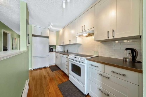 50 Cedarwood Rise Sw, Calgary, AB - Indoor Photo Showing Kitchen
