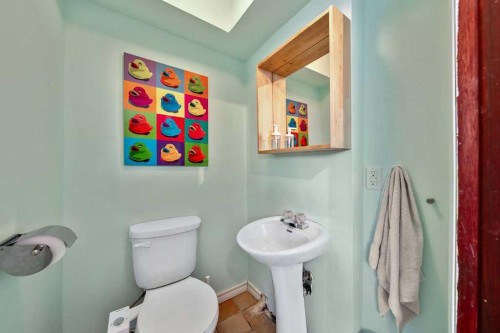 50 Cedarwood Rise Sw, Calgary, AB - Indoor Photo Showing Bathroom