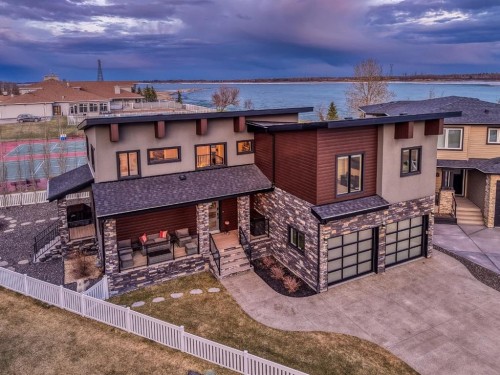 7055-35468 Range Road 30  Rural Red Deer County, AB T4G 0M3
