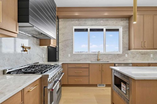 960 South Shore Terrace, Chestermere, AB - Indoor Photo Showing Kitchen With Upgraded Kitchen