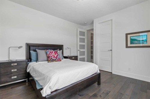 511 7 Street Ne, Calgary, AB - Indoor Photo Showing Bedroom