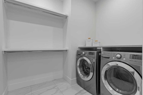 511 7 Street Ne, Calgary, AB - Indoor Photo Showing Laundry Room