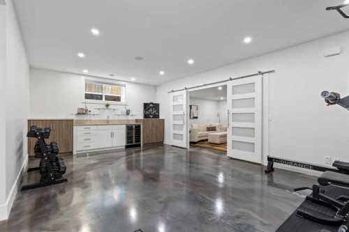 511 7 Street Ne, Calgary, AB - Indoor