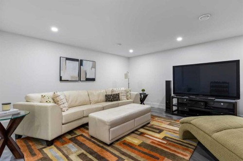 511 7 Street Ne, Calgary, AB - Indoor