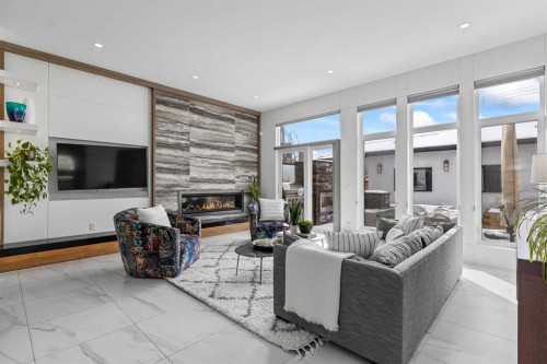 511 7 Street Ne, Calgary, AB - Indoor Photo Showing Living Room With Fireplace