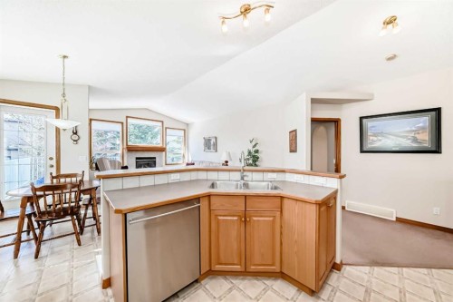 220 Rocky Ridge Villas Nw, Calgary, AB - Indoor Photo Showing Kitchen