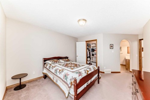 220 Rocky Ridge Villas Nw, Calgary, AB - Indoor Photo Showing Bedroom
