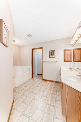 220 Rocky Ridge Villas Nw, Calgary, AB - Indoor
