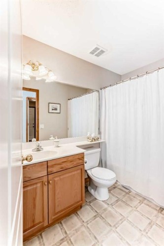 220 Rocky Ridge Villas Nw, Calgary, AB - Indoor Photo Showing Bathroom