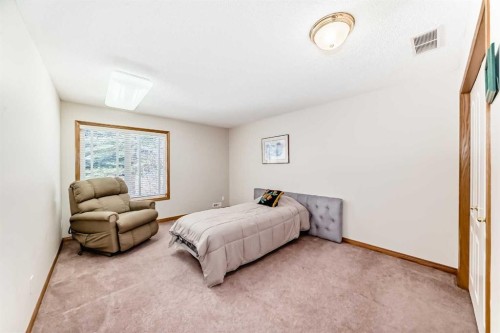 220 Rocky Ridge Villas Nw, Calgary, AB - Indoor Photo Showing Bedroom