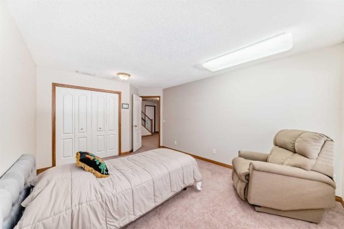 220 Rocky Ridge Villas Nw, Calgary, AB - Indoor Photo Showing Bedroom