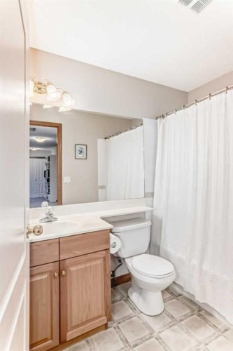 220 Rocky Ridge Villas Nw, Calgary, AB - Indoor Photo Showing Bathroom