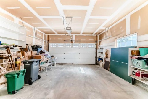 220 Rocky Ridge Villas Nw, Calgary, AB - Indoor Photo Showing Garage