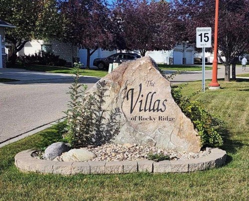 220 Rocky Ridge Villas Nw, Calgary, AB - Outdoor