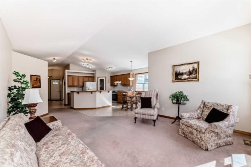 220 Rocky Ridge Villas Nw, Calgary, AB - Indoor Photo Showing Living Room