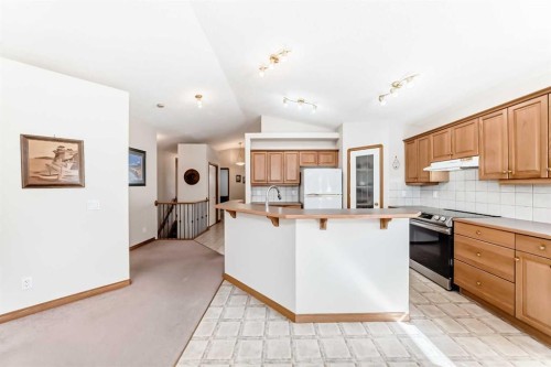 220 Rocky Ridge Villas Nw, Calgary, AB - Indoor Photo Showing Kitchen