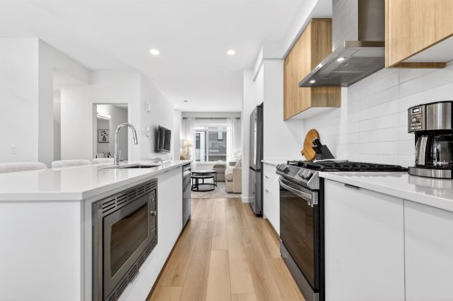 10 Currie Walk Sw, Calgary, AB - Indoor Photo Showing Kitchen With Stainless Steel Kitchen With Upgraded Kitchen